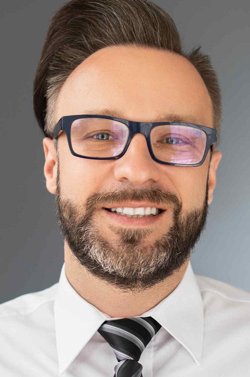 https://gcstechnologie.com/wp-content/uploads/2019/02/team_02-850x1280.jpg